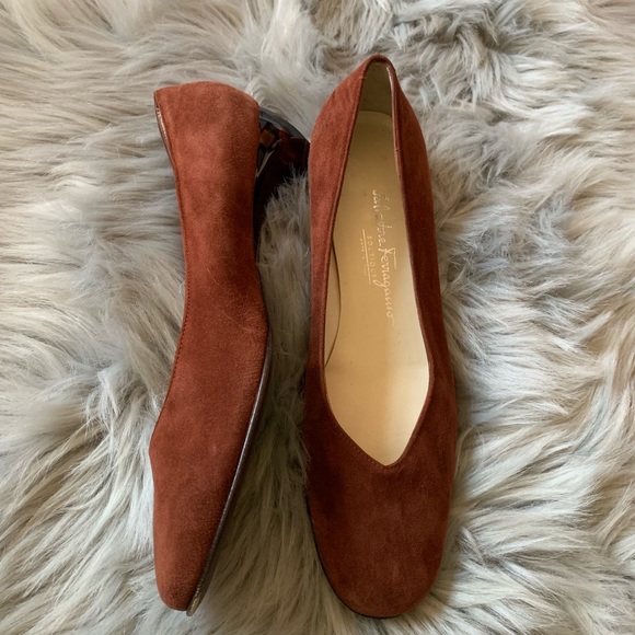 Salvatore Ferragamo Shoes - SALVATORE FERRAGAMO suede kitten heels